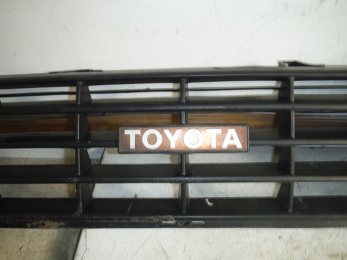 1984-1986 Toyota Pickup Truck Front Grille Headlight Plastic Trim - Picture 6 of 16