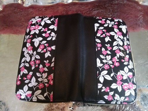 Isaac Mizrahi Women's pink Floral Clutch/ Wallet Organizer - Picture 5 of 6
