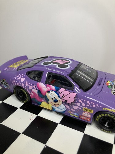 2004 DISNEY NASCAR MINNIE MOUSE COLLECTIBLE DAYTONA 500 CAR 1:24 SCALE - Picture 11 of 17