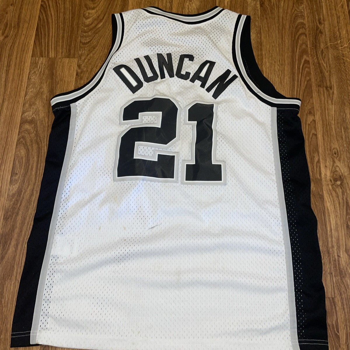 Vintage Nike NBA Tim Duncan #21 San Antonio Spurs Basketball