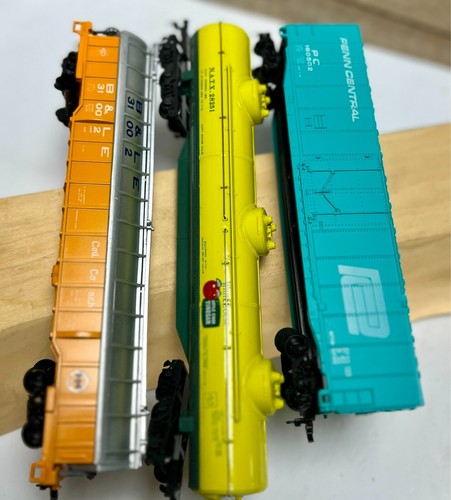 Bachmann HO Train Cars - Lot of 3- Item No. 1224, 1271, and Penn Central Boxcar - Bild 8 von 11