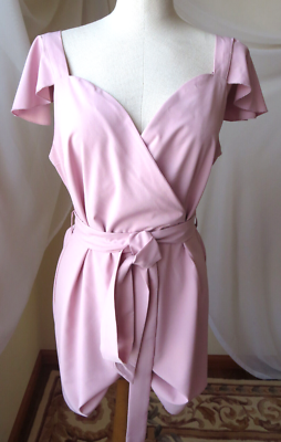 Riu Waist slash rompers ピンク SHEIN CURVE ROMPER V-NECK SHORT FLUTTER SLEEVE BELTED DUSTY