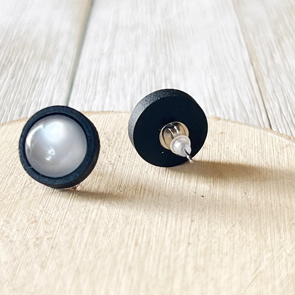 Brincos unissex de aço inoxidável de vidro cinza madeira preta natural - Imagem 2 de 4