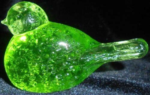 Green Vaseline glass Bird blue jay songbird animal uranium paperweight selenium