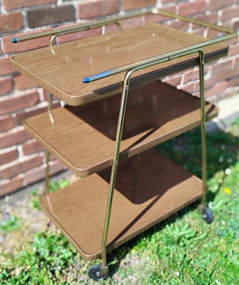 Carro de servir con barra rodante de metal marrón y latón de 3 niveles Cosco de la década de 1960 atómico  Foto 2 de 4