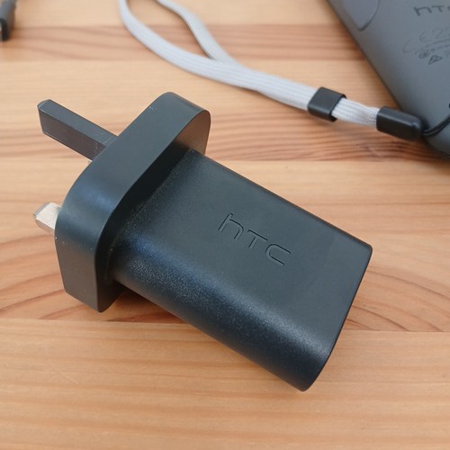 HTC Vive VR Wireless Controller 1.0 + OEM UK Charger + Cable (2PR7100 & TCNE5W) - Picture 6 of 9