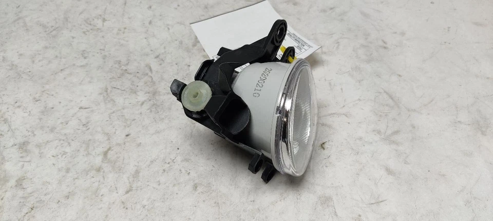 Lâmpada de neblina lateral direita para passageiros 4L0907290A compatível com 2015 Subaru Legacy fabricante de equipamento original - Imagem 4 de 4