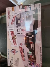 WHITE-FRUEHAUF GAS TRUCK MODEL KIT ATLANTIS MODELS 1/48 SCALE NEW SEALED LOOK!!