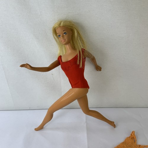 Vintage JUEGO SOL MALIBU Muñeca Barbie ROJO Traje de Baño Japón Con Toalla - Imagen 10 de 13