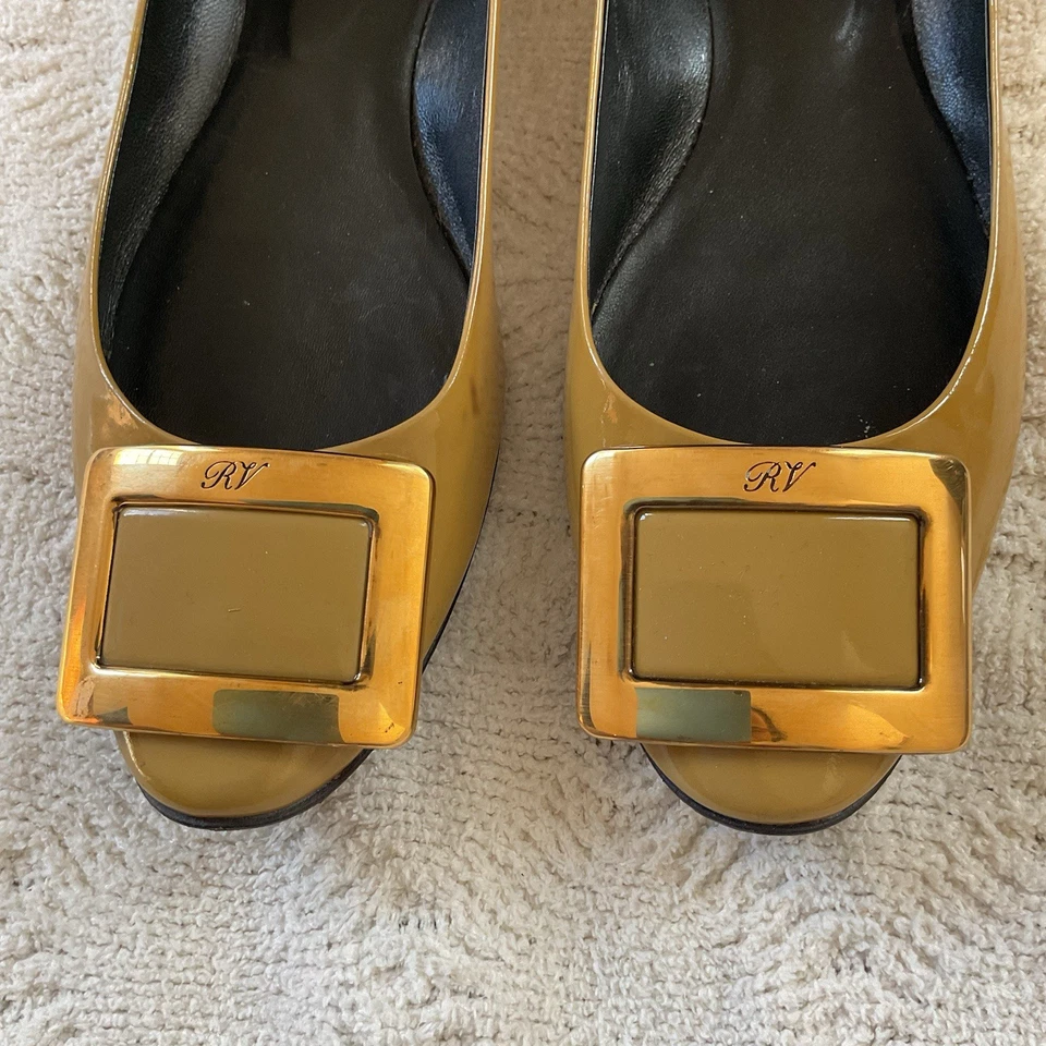 Zapatos de salón Roger Vivier Belle Vivier de cuero amarillo con hebillas doradas 45 mm talla 37 Foto 2 de 4