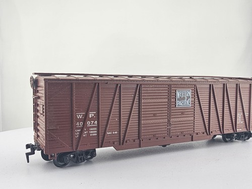 *READ Roundhouse? HO Scale Western Pacific Box Car WP 10074 Model Train Car - Picture 7 of 12