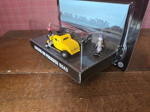 Diorama auto pressofuso American Graffiti Racing on Paradise Road Johnny Lightning - Foto 4 di 10