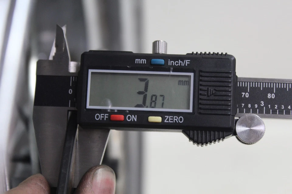 Llanta trasera con radios OEM Ducati Sport Classic GT1000 50021341B ¡RECTA! Foto 4 de 4