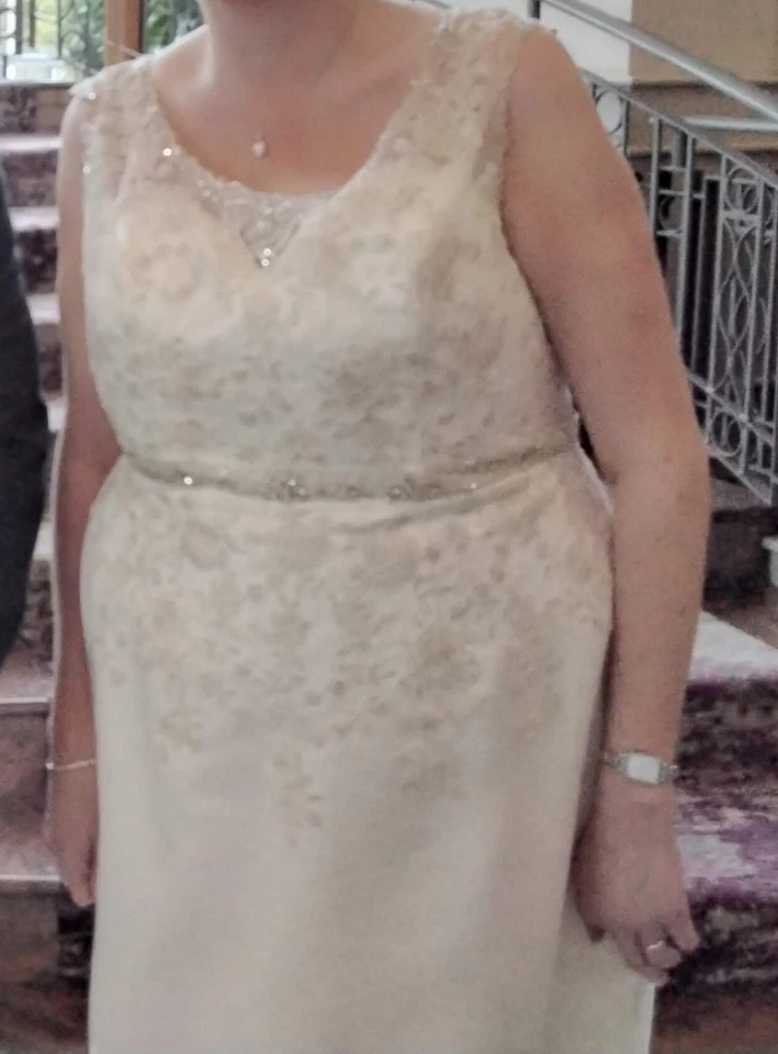 Off White Wedding Dress - Image 3 of 4