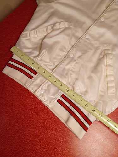 True Vintage 1980er weiße Satinjacke rot gerippt klein - Bild 13 von 19