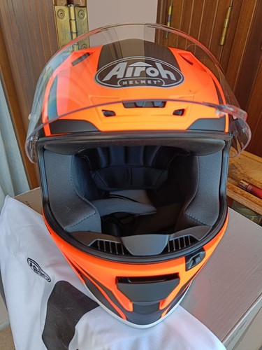Casco da Moto x Donna, VALOR WINGS della AIROH, Arancione Fluo e Nero - Foto 2 di 5