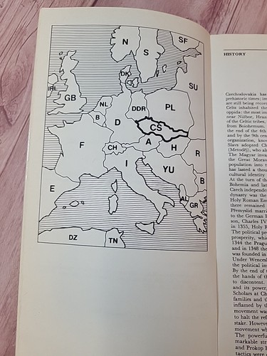 Vintage Czechoslovakia Guide Book 1982 - Picture 6 of 12