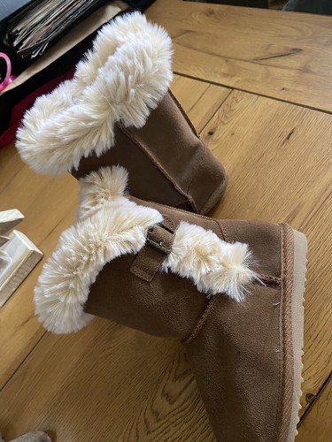 Girls Mantaray - Leather Boots - Fur Lined - Buckle Detail to the Side - Picture 2 of 5