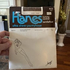 VTG  82 NIP Hanes B Barely There Nude Sheer Pantyhose Tummy Control Sandalfoot