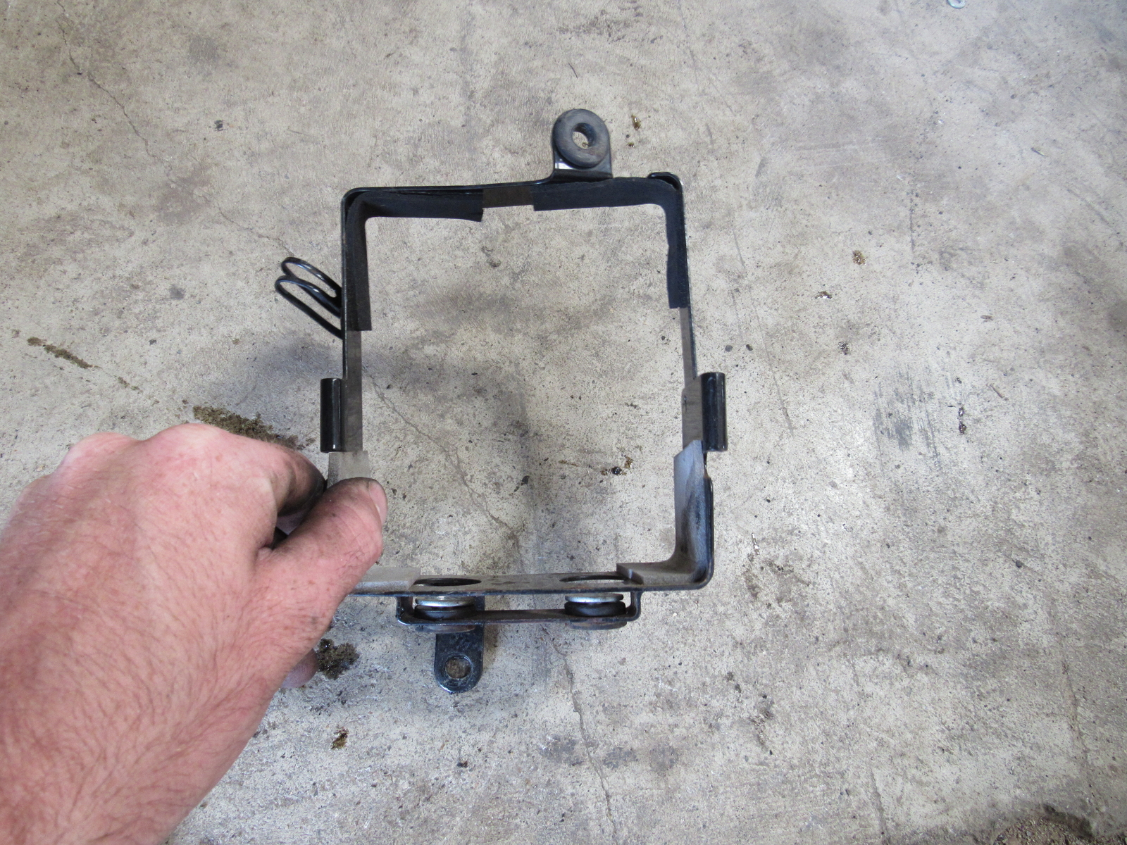 0310 SUZUKI GZ250 MARAUDER BATTERY TRAY BOX BRACKET MOUNT JS eBay