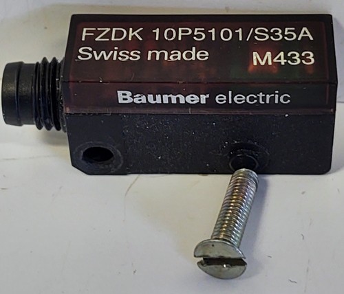 Baumer Electric FZDK 10P5101/S35A M433 Photoelectric Diffuse Sensor - Picture 2 of 4