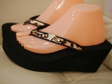 NEW WOMEN'S GUESS FLIP FLOPS WEDGE BLACK LEOPARD DESIGN YELLOW GOLD size 9