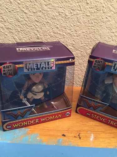 Metals Die Cast Wonder Woman & Steve Trevor Figures Set Of 2, New - Picture 7 of 7