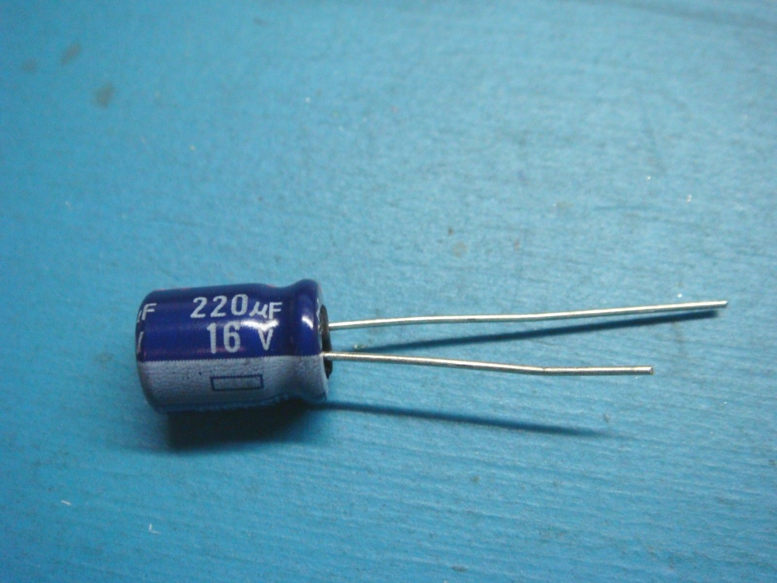 SMT//SMD Aluminum Electrolytic Capacitor 6.3V 10V 16V 25V 10//22//33//47//100-1000 UF