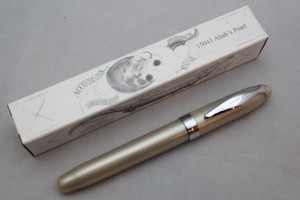 NOODLERS-AHABS-PEARL-AHAB-PISTON-FLEX-NIB-FOUNTAIN-PEN