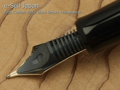 Pilot (NAMIKI) Custom 823 Black Smoke 14K Broad nib Plunger-vacuum fill system - Picture 7 of 8
