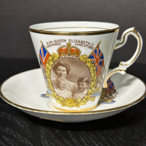 Tazza da tè e piattino Regina Elisabetta II Incoronazione 1953 Salisbury Bone China - Adams - Foto 2 di 9