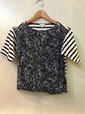 Womens GAP Size XS Blue Black White Floral/Stripe Short Sleeve Top