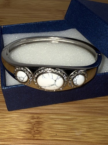 Stainless Steel Hinged Bangle Bracelet With White Howlite And White Crystal - Picture 3 of 6