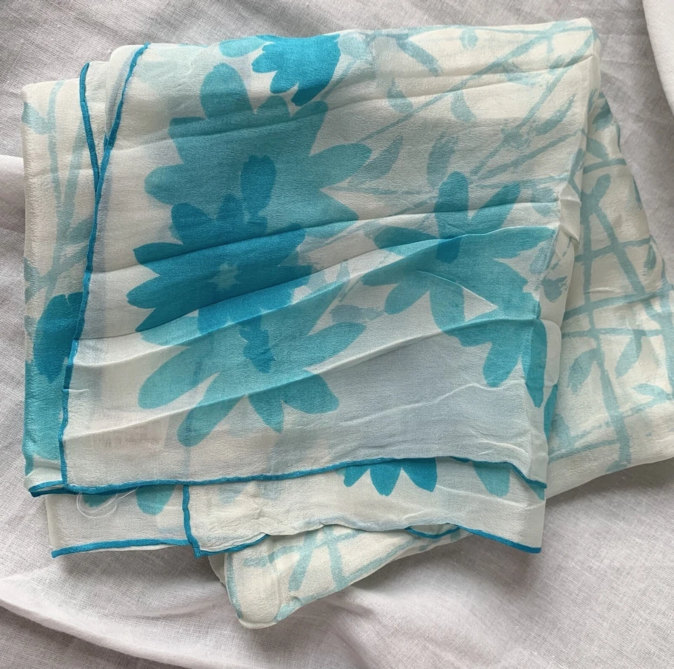 VINTAGE VERA NEUMANN SILK SCARF Mod GO GO Daisy Floral Chiffon 32"x31" VTS31 - Image 3 of 4