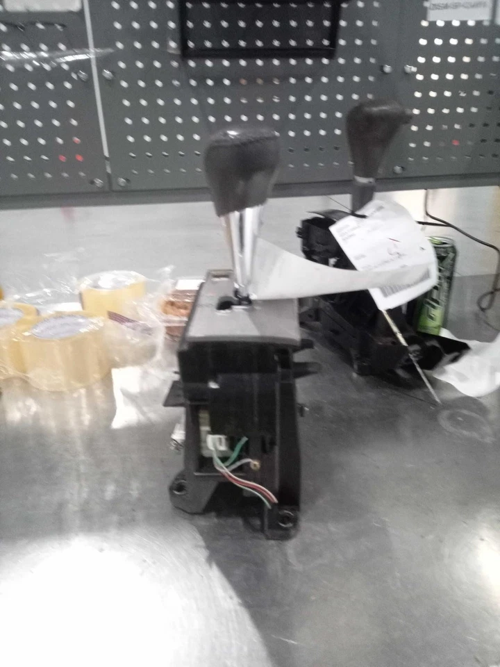 Conjunto de palanca de cambios de transmisión automática usado se adapta a: Toyota Solara Grade 2008 Foto 3 de 4