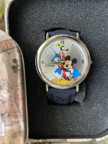 Nuevo Reloj Disney 70 Aniversario Mickey Mouse y Amigos Coleccionable Lata - Imagen 2 de 12