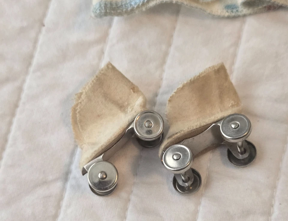 Lote Muñeca Ginny Ropa Accesorios Trajes Patines Zapatos LOTE De Colección 2 Muñecas Vogue Foto 2 de 4