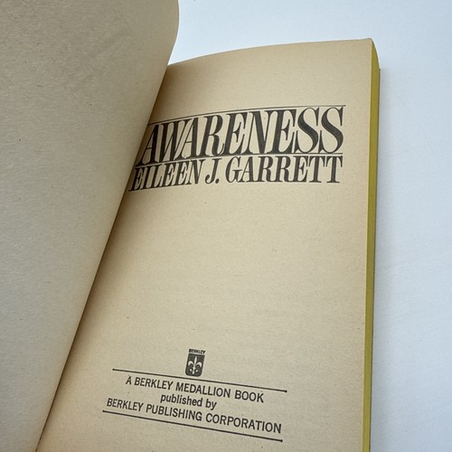 Awareness Eileen J. Garrett 1968 Berkley Medallion Paperback Theosophy Psychic - Bild 11 von 12