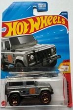 2025 Hot Wheels THEN AND NOW 5/10 Land Rover Defender 90 210/250 (Zamac)