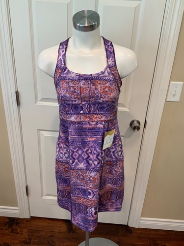 Title Nine lila Kleid mit Blumenmuster und Racerback, Größe 2