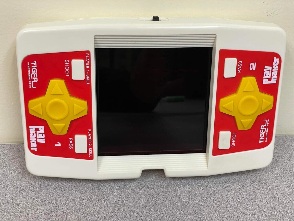 TIGER ELECTRONICS TOYS PLAYMAKER HANDHELD SPORTS GAME MODEL TIGER ELECTRONICS TOYS PLAYMAKER HANDHELD SPORTS GAME MODEL