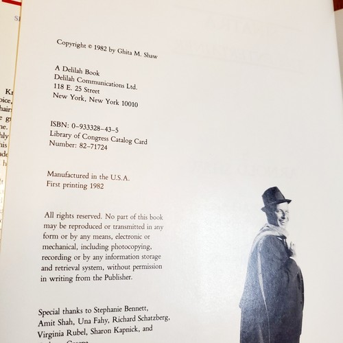 2 Books 1982 1st Edition SINATRA The Entertainer HC DJ + 9x12 1990 Tour Program - Imagen 8 de 12