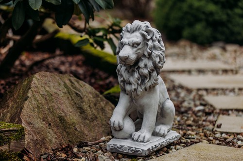 Löwen mit Kugel rechts Steinfigur H.47 cm Grau 21 kg Weißbeton frostsicher - Bild 4 von 13