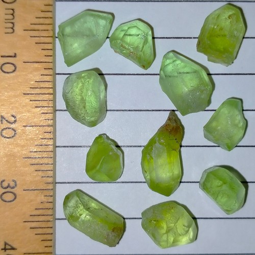 Peridot loose rough gemstones natural crystals bundle Olivine Forsterite 30.8ct - Picture 6 of 6