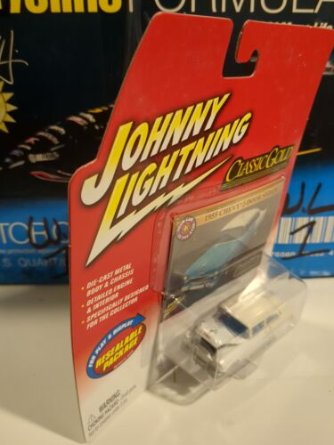 Johnny Lightning 1955 Chevy 2 porte Classic Gold Collezione White Lightning - Foto 4 di 6