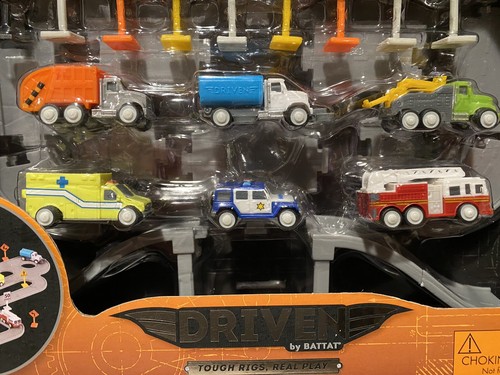 Driven Pocket Series Safe & Clean City Crew 6 Vehicles 9 Signs 42 Tracks NEW - Picture 4 of 9