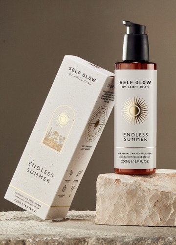 Self Glow by James Read Endless Summer Gradual Tan Moisturiser . 200ml . - Picture 3 of 3
