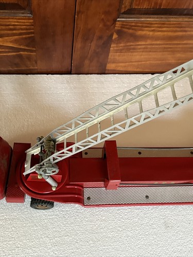 Vintage 1950s Structo S.F.D. Hydraulic Fire Ladder Truck 1950’s - Picture 6 of 24