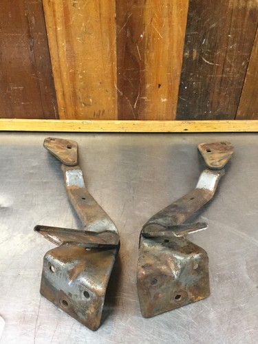 Triumph TR6 • Original Hood Hinge Set, Used. KT1625 - Picture 5 of 11