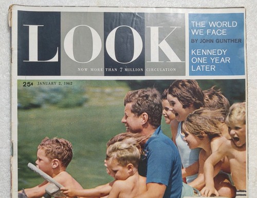 LOOK MAGAZINE JANUARY 2, 1962 VOL 26 NO. 1 PRESIDENT KENNEDY ONE YEAR LATER - Picture 6 of 24